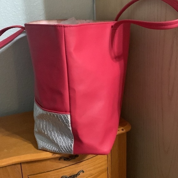 Vince Camuto, large gift tote - Picture 5 of 15